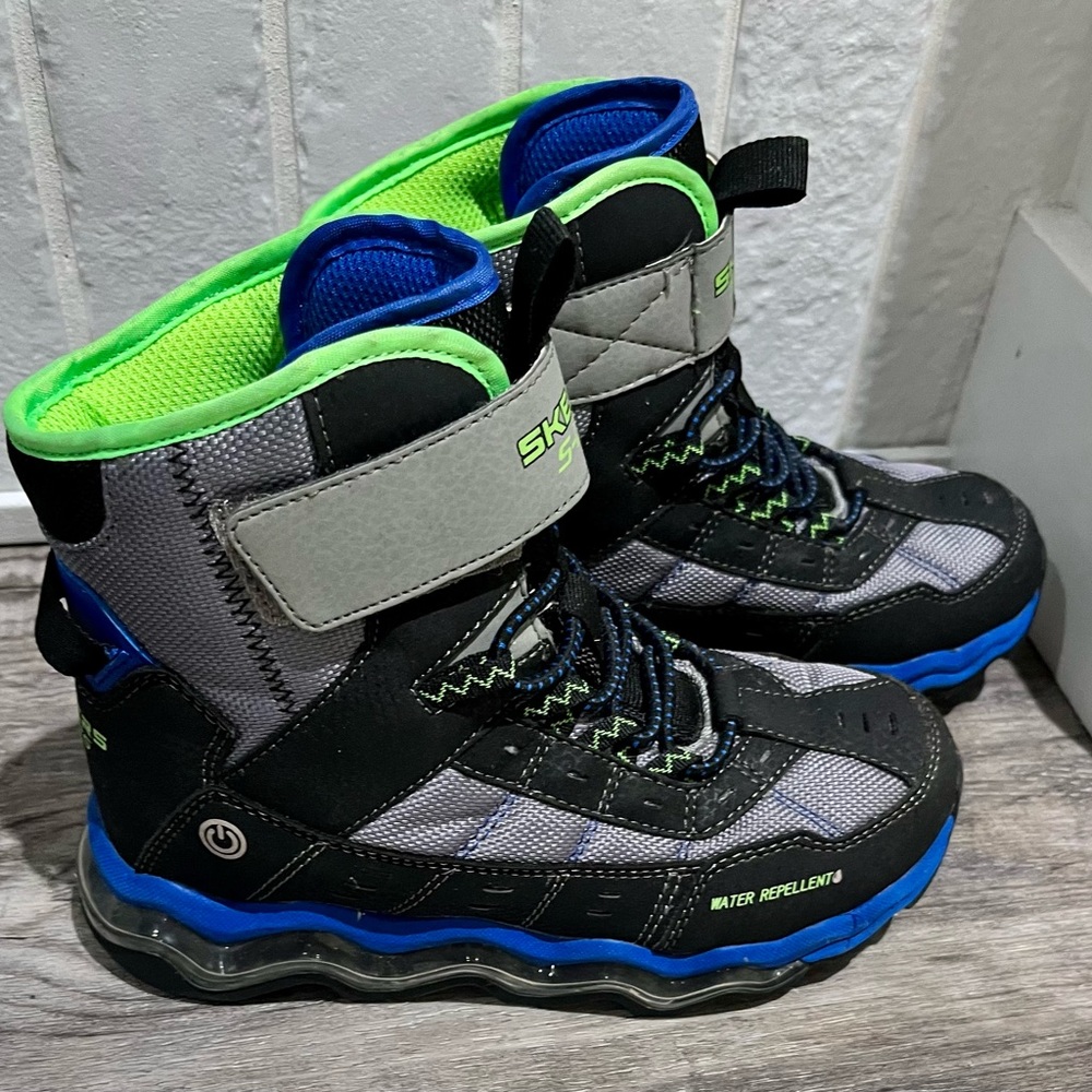 Boys size 1 Skechers boots
